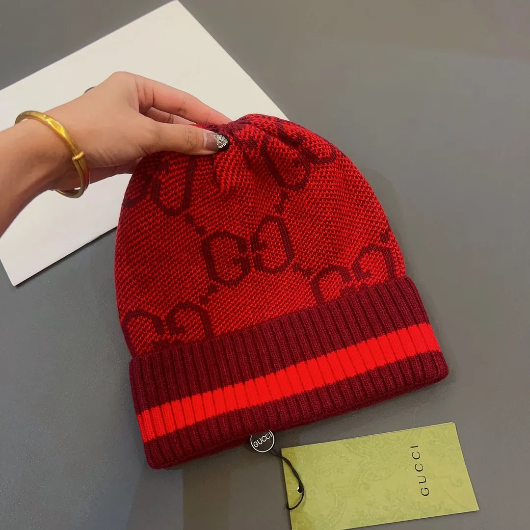 Special batch of 90 Gucci-new towel knitted woolen hat. The hot-selling knitted hat at the counter, super beautiful gg letters. Highly elastic knitted fabric, babies of any head shape can wear it with their eyes closed.