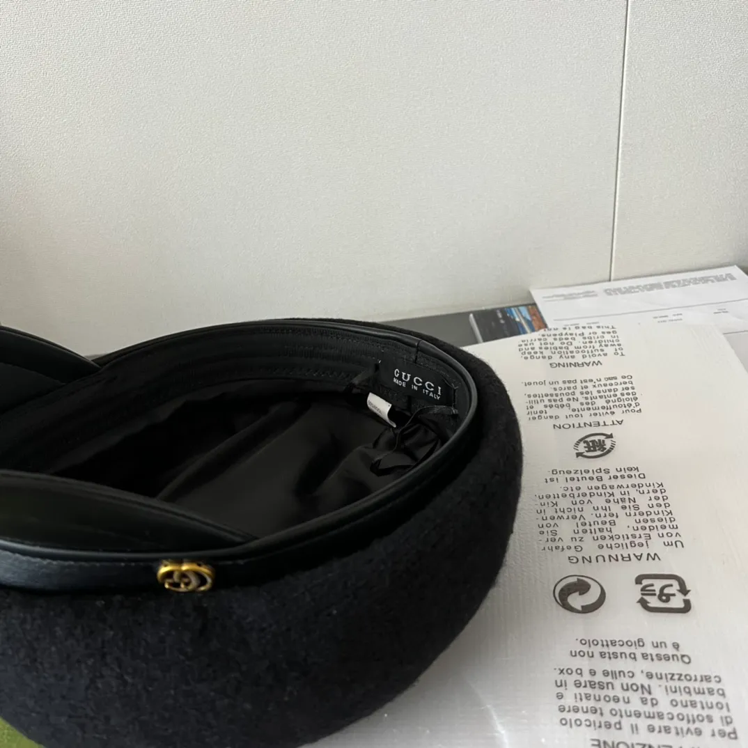 P100 gucci solemnly recommends this newsboy hat, which is elegant and grand. The classic and grand hat shape is paired with imported Gucci classic fasteners for a perfect interpretation~