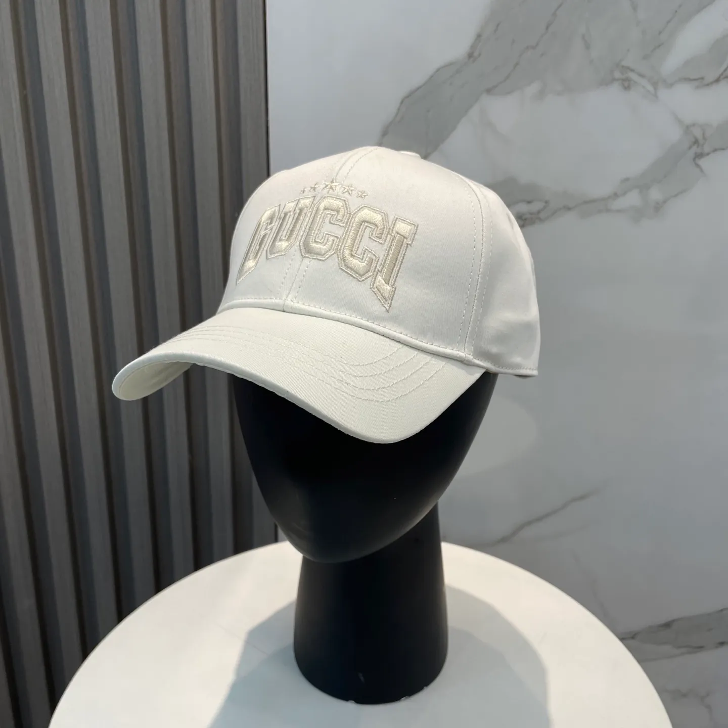 P66 original quality GUCCI Gucci Baseball Cap🧢Official website new product Gucci Baseball Cap🧢is coming soon. The craftsmanship is very exquisite, high-end and classy! Low-key luxury, easy to carry! Running volume!