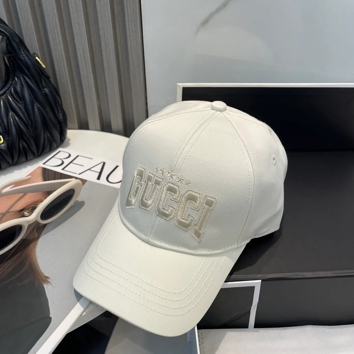 P66 original quality GUCCI Gucci Baseball Cap🧢Official website new product Gucci Baseball Cap🧢is coming soon. The craftsmanship is very exquisite, high-end and classy! Low-key luxury, easy to carry! Running volume!