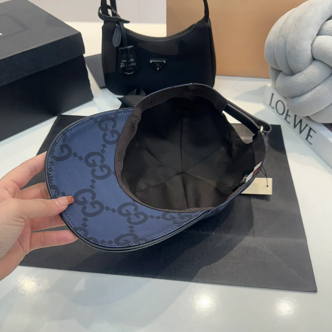 P80 Gucci (Gucci) new spring and summer original baseball cap, logo webbing, 1:1 mold customization, original canvas fabric + first-layer cowhide, popular purchasing agent, versatile style for men and women, great quality! Basic head circumference 56, adjustable patch