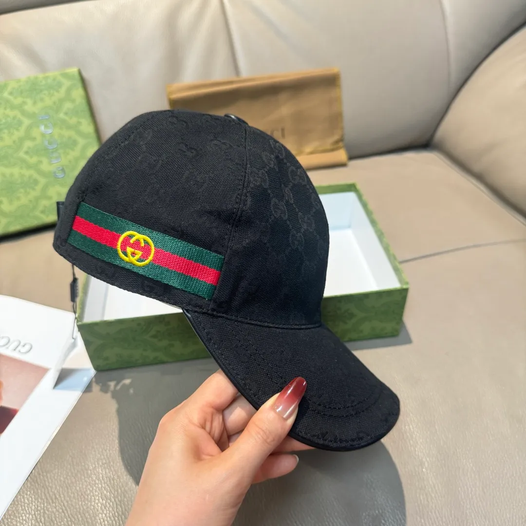 p90, Gucci (Gucci) new spring and summer original baseball cap, double G webbing, 1:1 mold customization, original canvas + first-layer cowhide, popular purchasing agent, versatile style for men and women, great quality! The basic head circumference is 56cm, and the patch is adjustable.