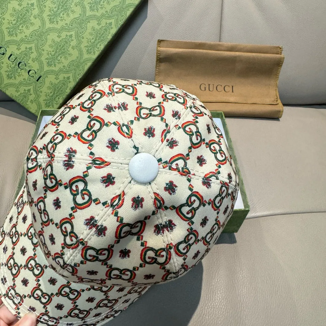 p90 New model shipped, Gucci (Gucci) new original baseball cap, double G insect print, counter 1:1, imported canvas + first layer cowhide, popular on behalf of purchasing, versatile style for men and women, great quality! The basic head circumference is 56cm, and the patch is adjustable.