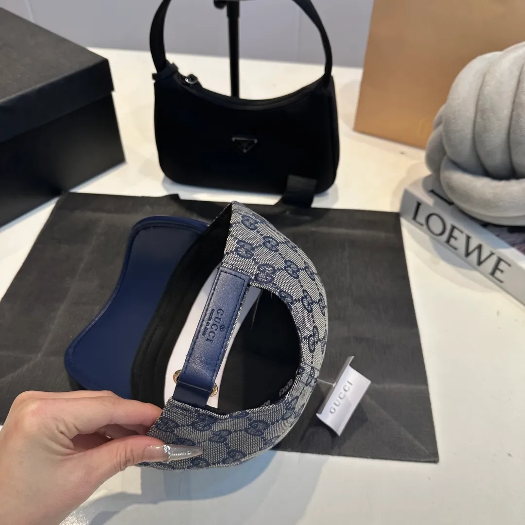 P56 Gucci Baseball Cap♥️GUCCI🧢New product from the official website, baseball cap, original quality, hot arrival 🔥🎩 The craftsmanship is very exquisite, high-end and classy! Low-key luxury, easy to carry! Running volume!