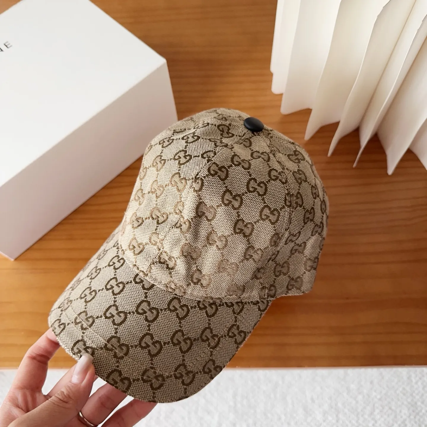 💰60 GUCCI simple baseball cap, very trendy! Casual and sports style, classic production, super easy to match!