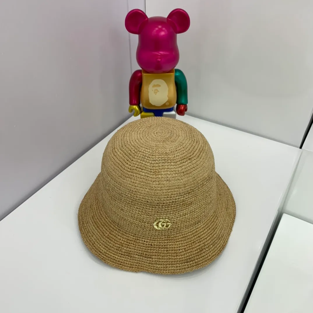 p130 recommends a Gucci ivory woven raffia straw hat. Retro college style and nostalgic street style have been popular for decades. Different styles interpret eclectic fashion trends. The concerto provides rich inspiration for the 2019 early spring series. Inspired by the popularity of bucket hats in the '80s and '90s, this hat is crafted from woven raffia. Retro college style and nostalgic street style have been popular for several years. Different styles interpret eclectic fashion trends. The concerto provides rich inspiration for the 2019 early spring series. Inspired by the popularity of bucket hats in the '80s and '90s, this hat is crafted from woven raffia. Ivory woven raffia Gold-tone Double G detail100% raffia