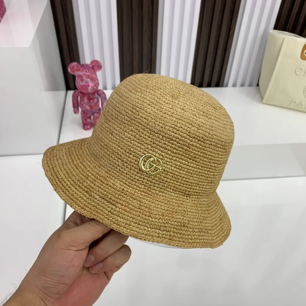 p130 recommends a Gucci ivory woven raffia straw hat. Retro college style and nostalgic street style have been popular for decades. Different styles interpret eclectic fashion trends. The concerto provides rich inspiration for the 2019 early spring series. Inspired by the popularity of bucket hats in the '80s and '90s, this hat is crafted from woven raffia. Retro college style and nostalgic street style have been popular for several years. Different styles interpret eclectic fashion trends. The concerto provides rich inspiration for the 2019 early spring series. Inspired by the popularity of bucket hats in the '80s and '90s, this hat is crafted from woven raffia. Ivory woven raffia Gold-tone Double G detail100% raffia