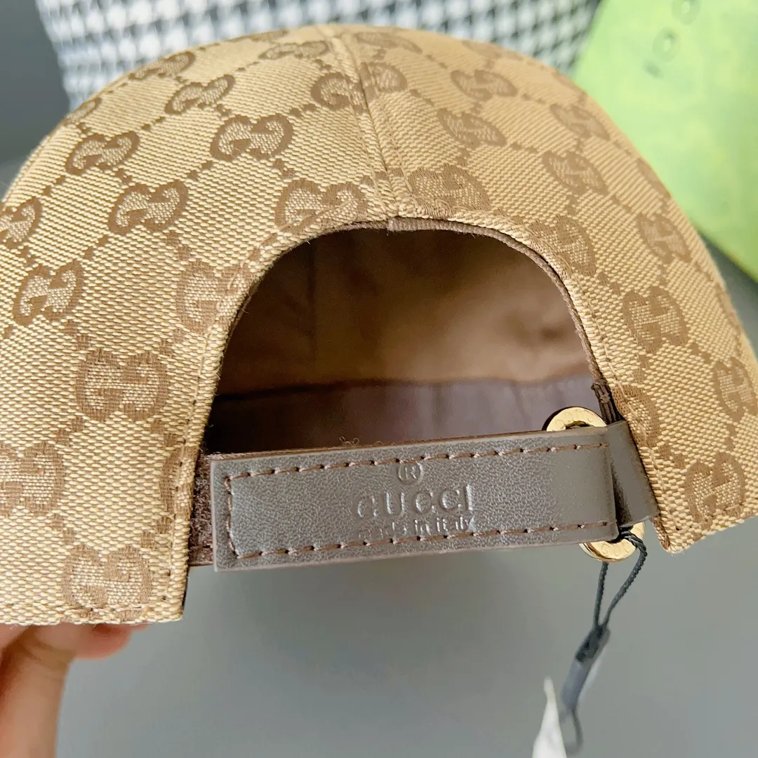 Batch 100, original Gucci baseball cap, big bee embroidery, 1:1 mold customization, heavy embroidery, details comparable to counters, original canvas fabric + first layer cowhide, pure cotton lining, great quality! The first choice for handsome men and beautiful women, fashionable and versatile. Basic head circumference 56, adjustable patch