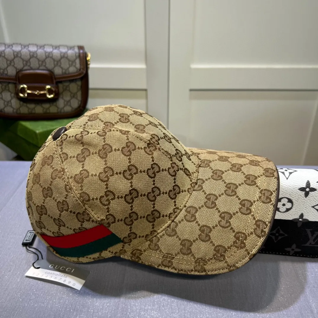 P90💰A classic model for thousands of years! Gucci (Gucci) classic original baseball cap😍😍Customized with 1:1 mold opening at the counter, original canvas fabric + first-layer cowhide, light and breathable! Photographed in real life, suitable for men and women in all seasons, basic head circumference 56cm, adjustable patches.