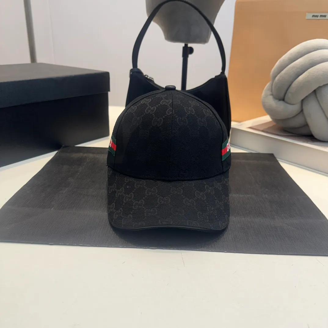 P54 GUCCI Gucci baseball cap👒 The workmanship is very exquisite, high-end and classy! Low-key luxury, easy to carry!