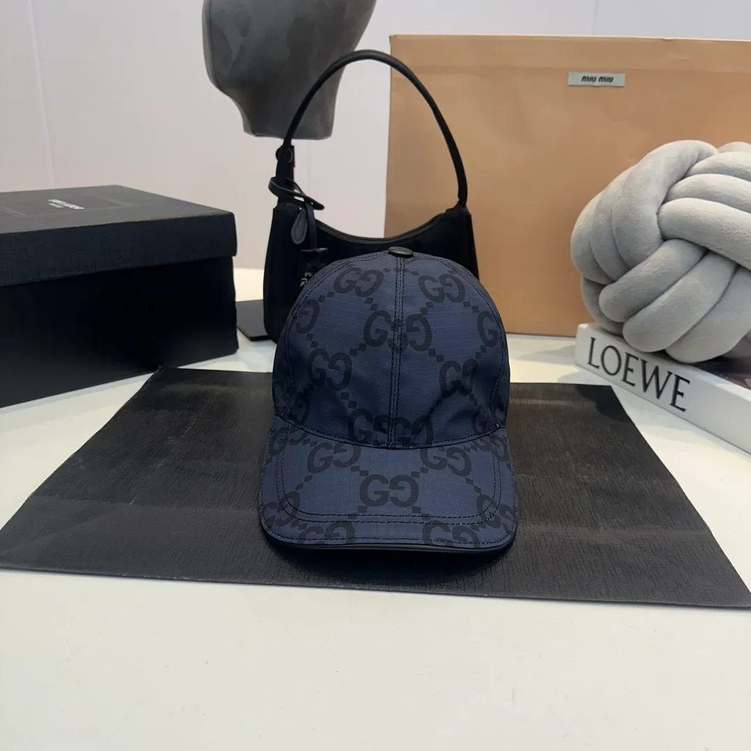 P80 Gucci (Gucci) new spring and summer original baseball cap, logo webbing, 1:1 mold customization, original canvas fabric + first-layer cowhide, popular purchasing agent, versatile style for men and women, great quality! Basic head circumference 56, adjustable patch
