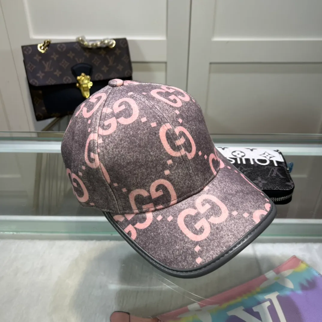 P50💰Gucci’s new original baseball cap, light and breathable! The basic head circumference is 56cm, and the patch is adjustable.