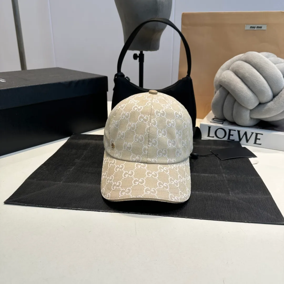 P60 Gucci Baseball Cap♥️GUCCI🧢New product from the official website, baseball cap, original quality, very popular 🔥🎩 The craftsmanship is very exquisite, high-end and classy! Low-key luxury, easy to carry! Running volume!