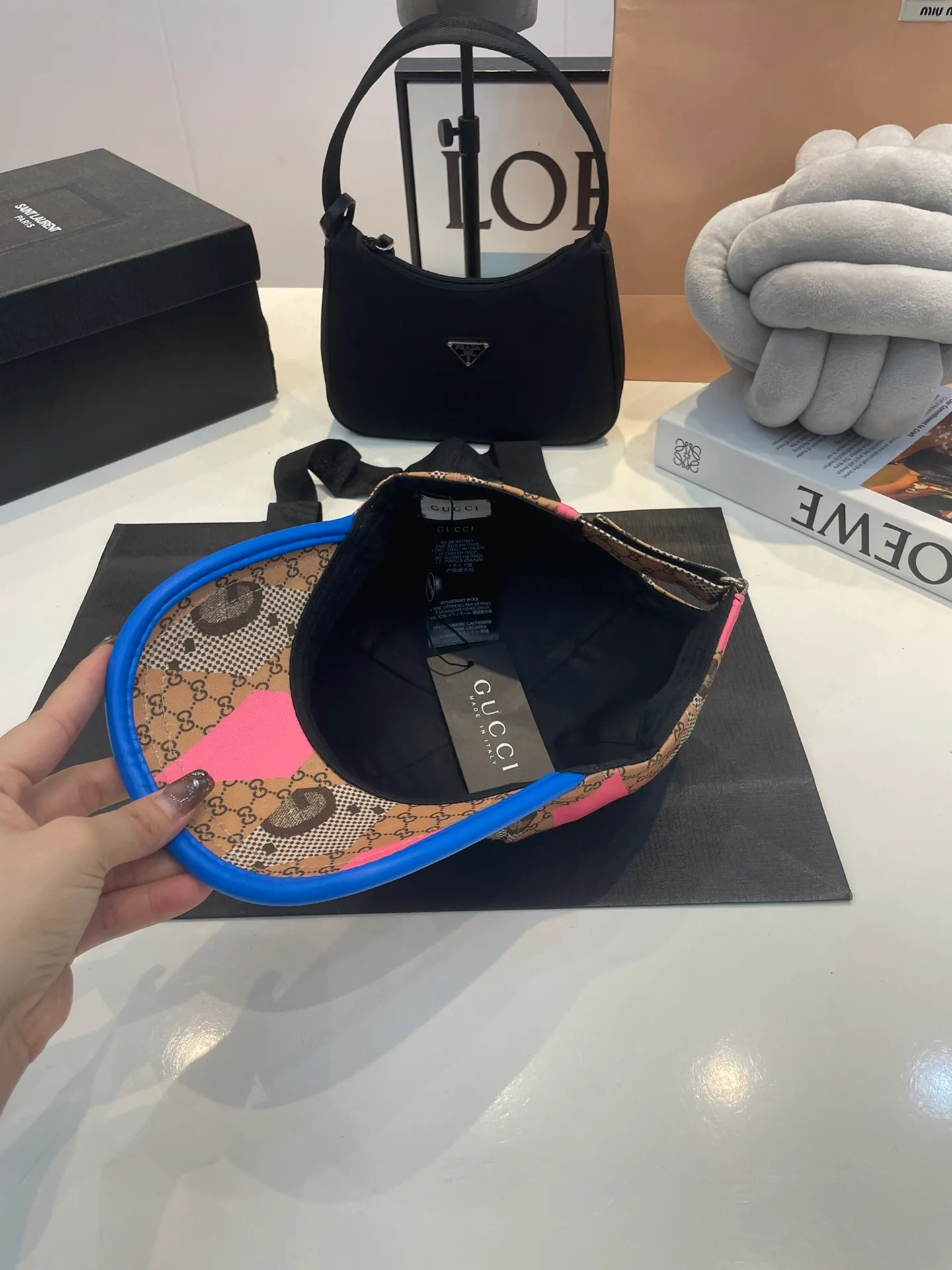 P60 Gucci Baseball Cap♥️GUCCI🧢New product from the official website, baseball cap, original quality, very popular 🔥🎩 The craftsmanship is very exquisite, high-end and classy! Low-key luxury, easy to carry! Running volume
