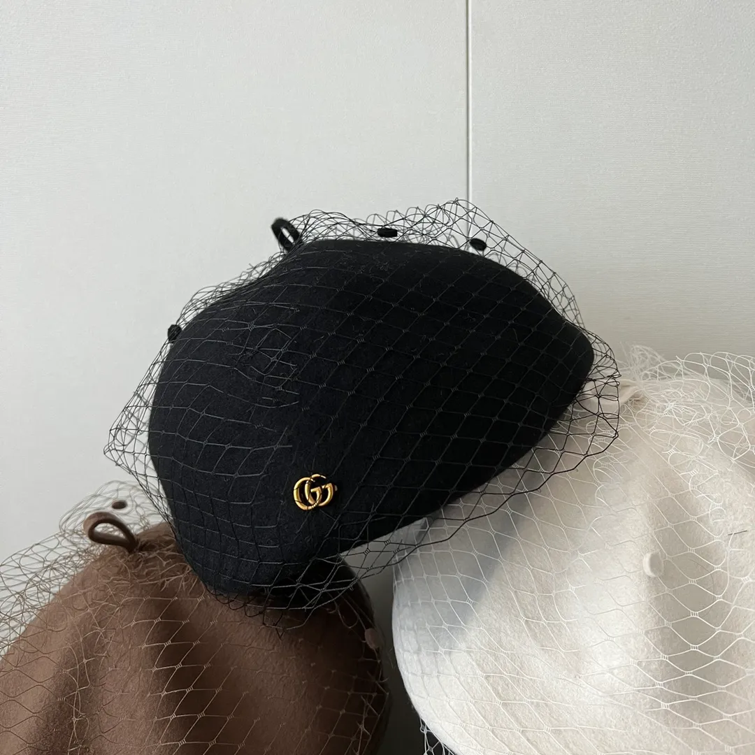 P150 Gucci mesh beret, a beautiful style that you must buy~ The mesh combination is very unique, not too ordinary, and very aura. It is the iconic combination of sexy women, a must-have when going out😎