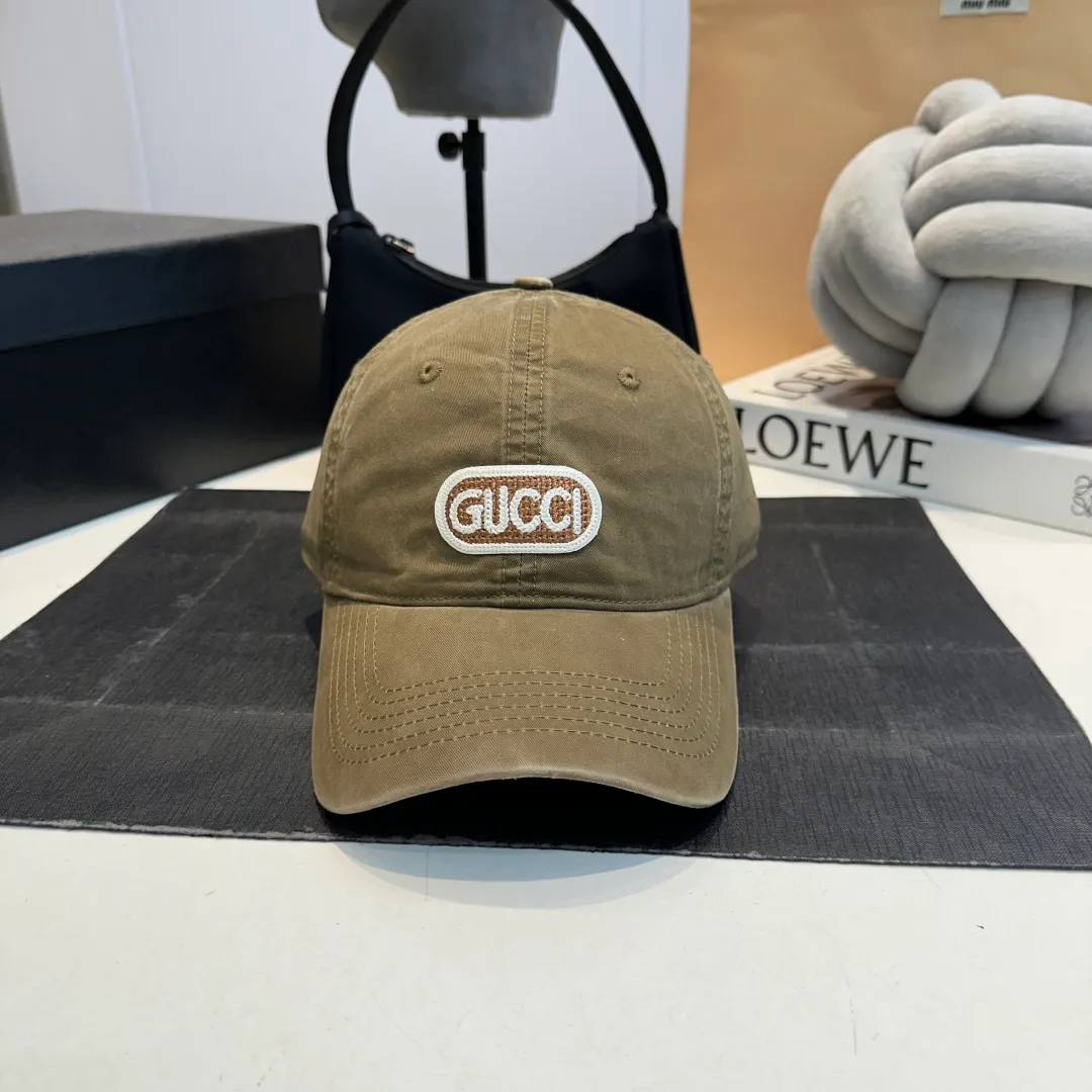 P60 Gucci Baseball Cap GUCCI official website new product, baseball cap, original quality is very popular. The craftsmanship is very exquisite, high-end and classy! Low-key luxury, easy to carry! Running volume!