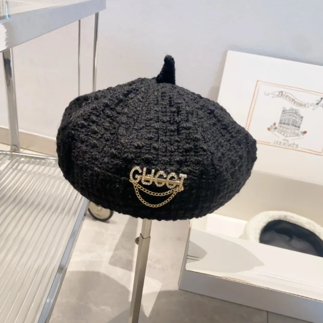Special batch of 70 Gucci berets, black and beige, head circumference 57cm adjustable