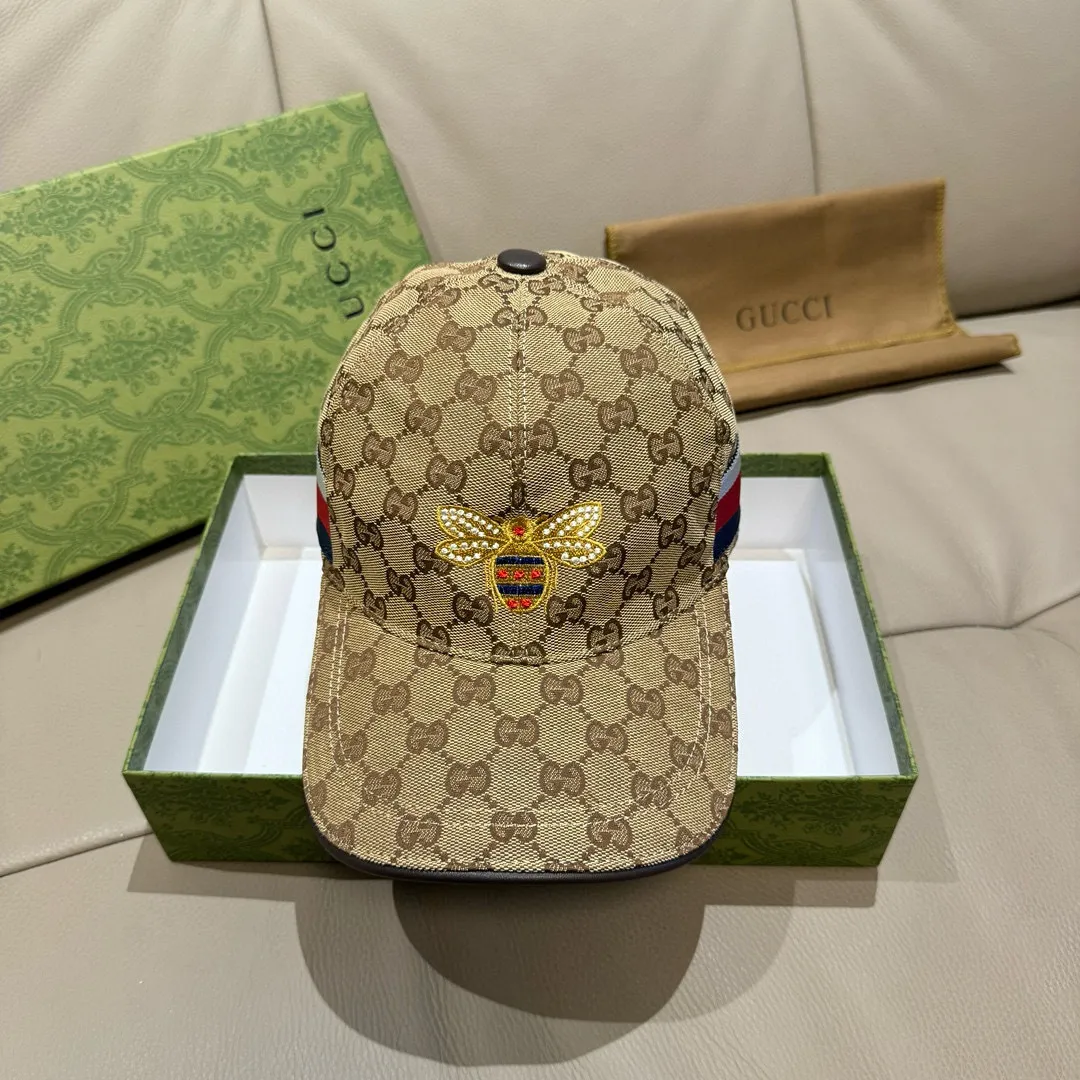 p90, Gucci (Gucci) original baseball cap, little bee embroidery, 1:1 mold customization, heavy embroidery, details comparable to counters, original canvas + first-layer cowhide, pure cotton lining, great quality! The first choice for handsome men and beautiful women, fashionable and versatile. Basic head circumference 56, adjustable patch