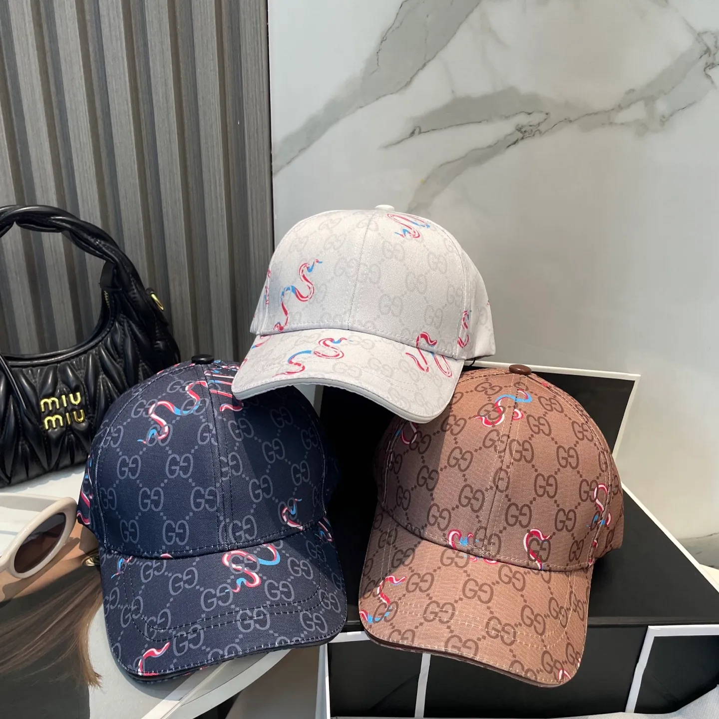 P60 Gucci new original baseball cap 🧢, exquisite and pure, stylish and stylish, cool and fashionable, out of stock at the counter, popular, great quality