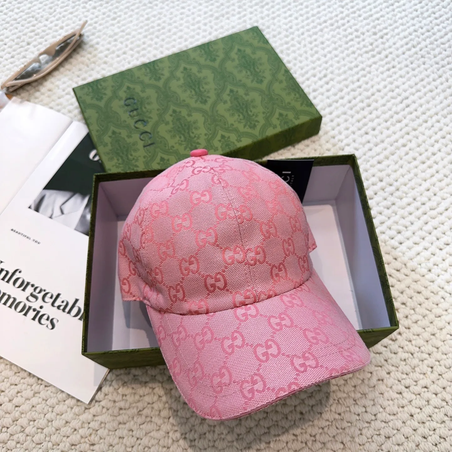 P90 Gucci (Gucci) classic original baseball cap😍Customized with 1:1 mold opening at the counter, the highest version, the original canvas is light and breathable! Photographed in real life, suitable for men and women in all seasons, basic head circumference 56cm, adjustable patches.