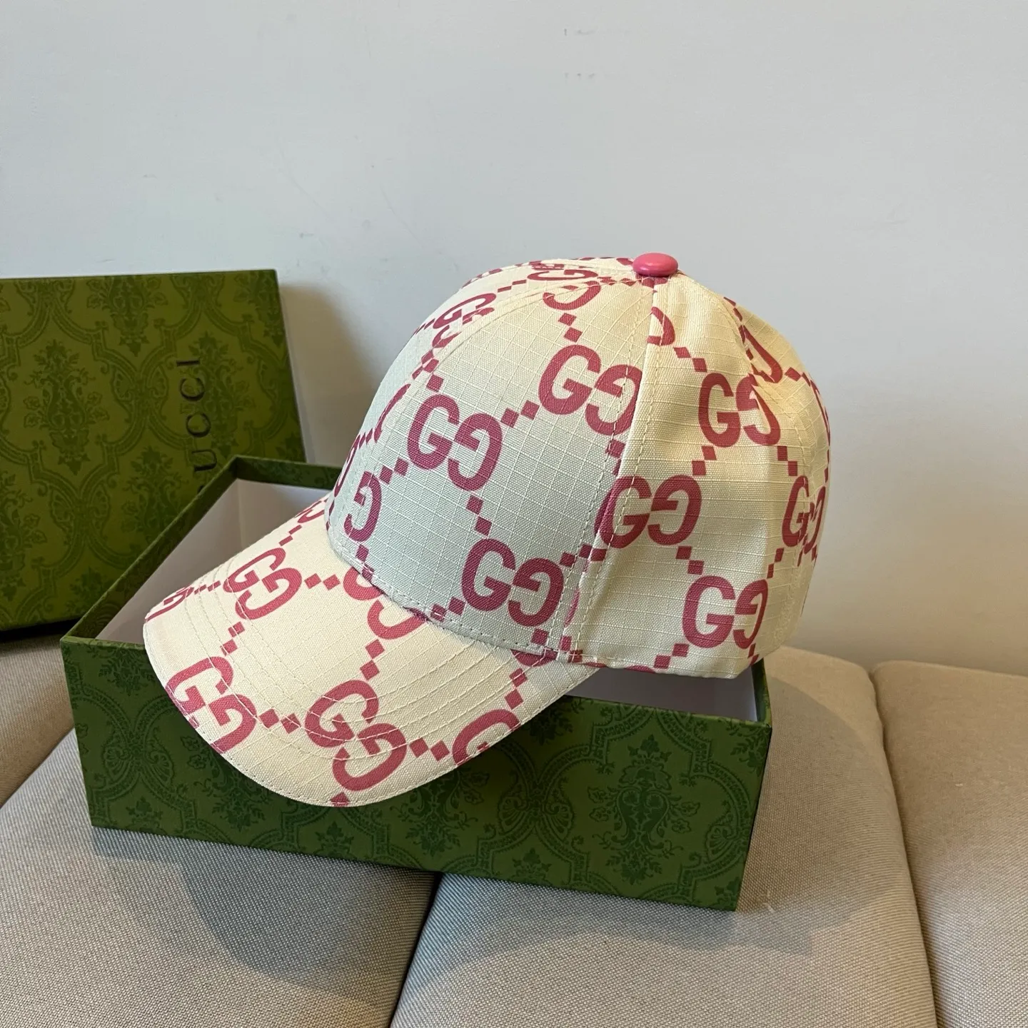 P60 Gucci Baseball Cap♥️GUCCI🧢New product from the official website, baseball cap, original quality, very popular 🔥🎩 The craftsmanship is very exquisite, high-end and classy! Low-key luxury, easy to carry! Running volume!
