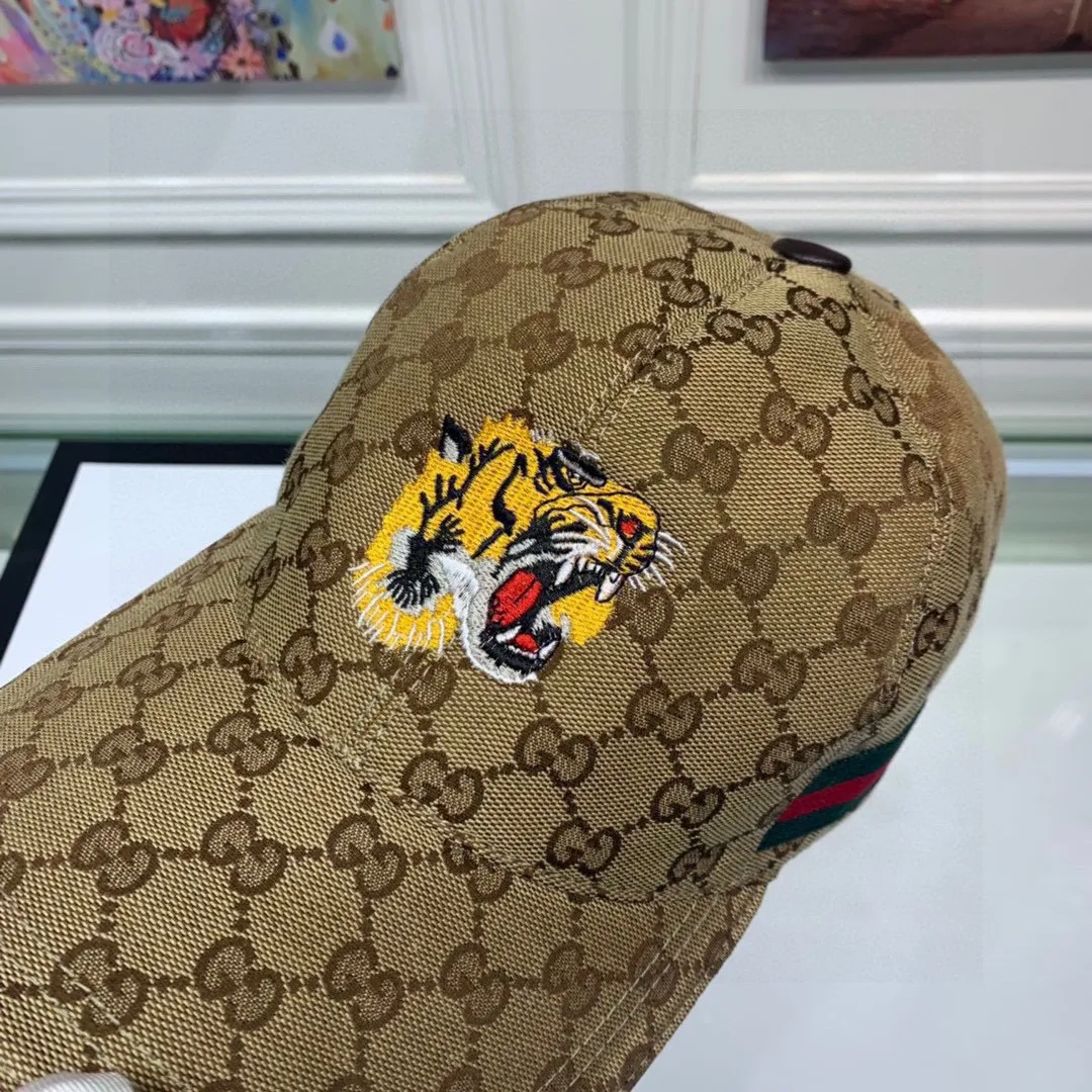 🉐130 Gucci (Gucci) new original baseball cap, tiger head embroidery, 1:1 mold customization, heavy embroidery, details comparable to counters, original canvas + first-layer cowhide, excellent quality! The first choice for handsome men and beautiful women, fashionable and versatile. The basic head circumference is 56cm, and the patch is adjustable.