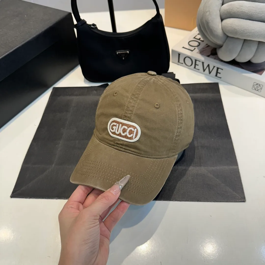 P60 Gucci Baseball Cap GUCCI official website new product, baseball cap, original quality is very popular. The craftsmanship is very exquisite, high-end and classy! Low-key luxury, easy to carry! Running volume!