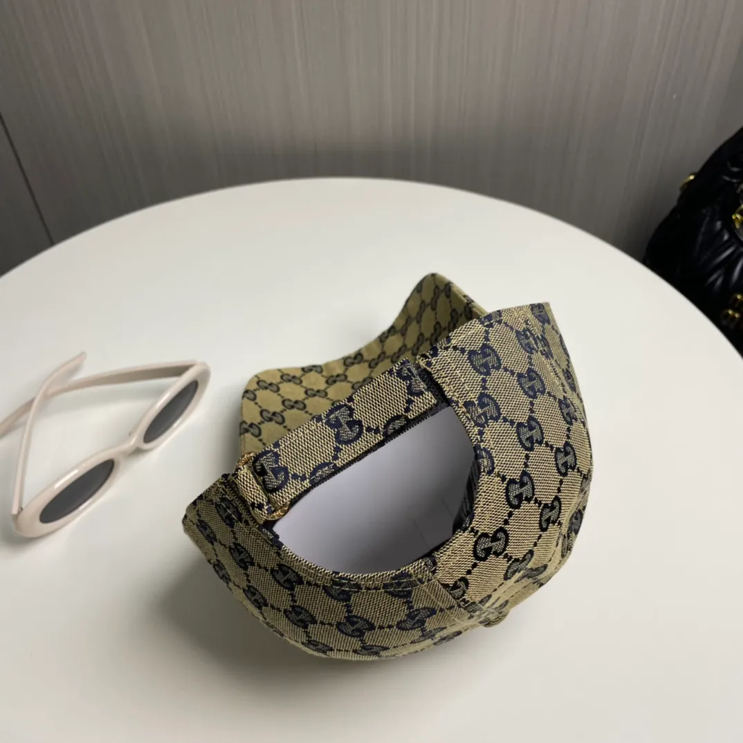 P56 [GUCCI Gucci]🌸2 official website is online simultaneously🎊 Korean version of the new British classic casual atmosphere customized model 1:1 original quality unisex baseball cap Meibang three-dimensional printed geological fabric high quality quality🔥🔥🔥