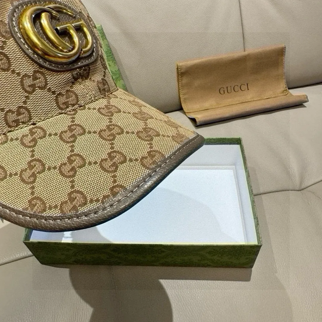P90., Gucci (Gucci) new original baseball cap, metal double G, the latest model at the counter, 1:1 mold customization, genuine mold hardware, original canvas fabric + first-layer cowhide, original quality! The quality is great, the basic head circumference is 56cm, and the patch is adjustable.
