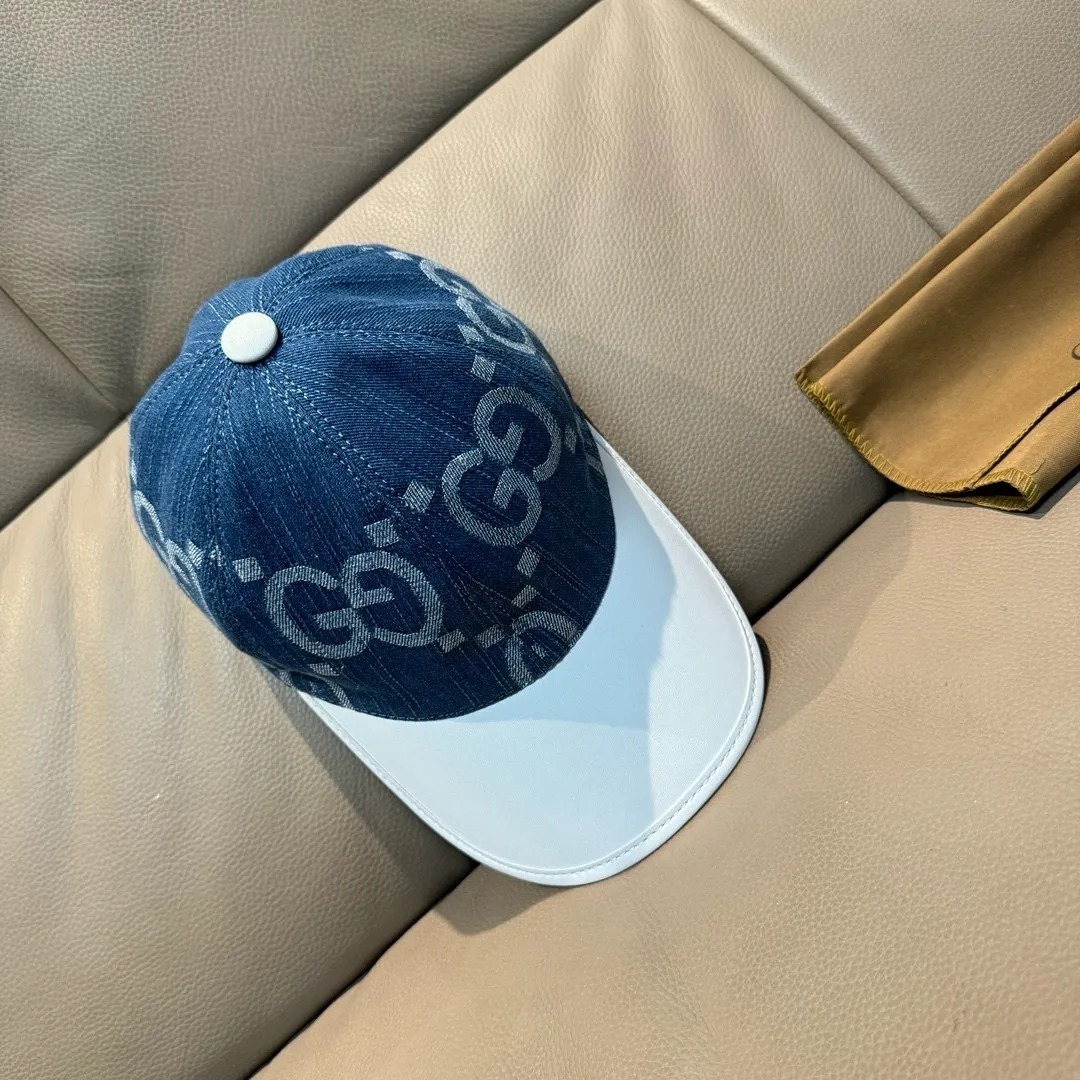P90, Gucci (Gucci) new original baseball cap, large double G leather, best-selling model at the counter, 1:1 mold customization, original canvas fabric + first-layer cowhide, fashionable and handsome! The quality is great, the basic head circumference is 56cm, and the patch is adjustable.