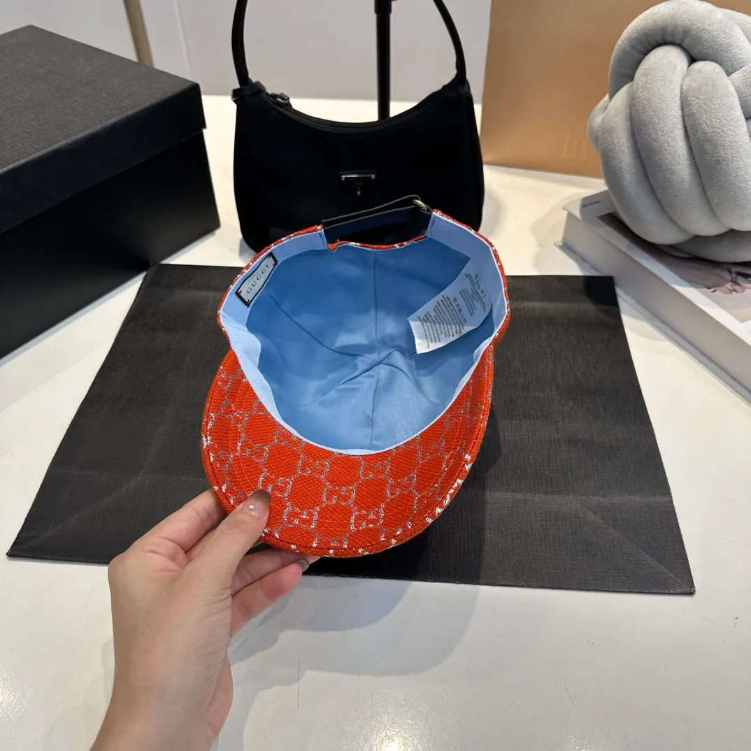 P70 Gucci baseball cap♥️GUCCI🧢New product from the official website, baseball cap, original quality, very popular 🔥🎩 The craftsmanship is very exquisite, high-end and classy! Low-key luxury, easy to carry! Running volume!