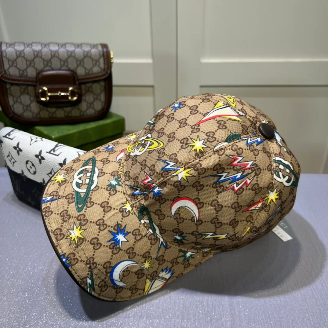 p80💰10,000-year-old classic model is shipped! Gucci (Gucci) classic original baseball cap 😍😍Customized at the 1:1 counter mold, the highest version, original canvas + first layer of cowhide, pure cotton lining, light and breathable! Photographed in real life, suitable for men and women in all seasons, basic head circumference 56cm, adjustable patches.