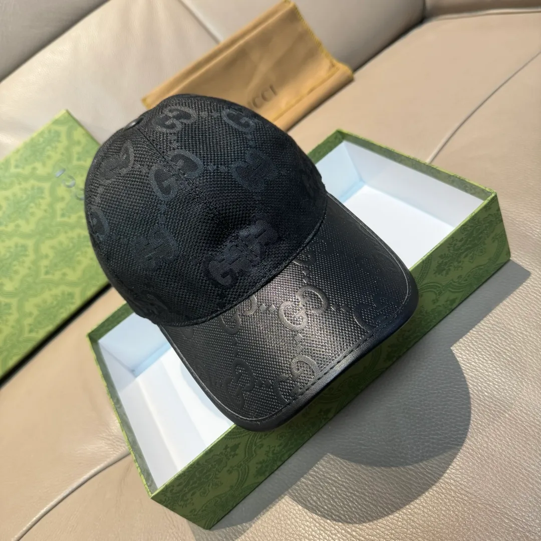 P90, Gucci (Gucci) new original baseball cap, canvas and leather, best-selling model at the counter, 1:1 mold customization, original canvas fabric + first-layer cowhide, fashionable and handsome! The quality is great, the basic head circumference is 56cm, and the patch is adjustable.