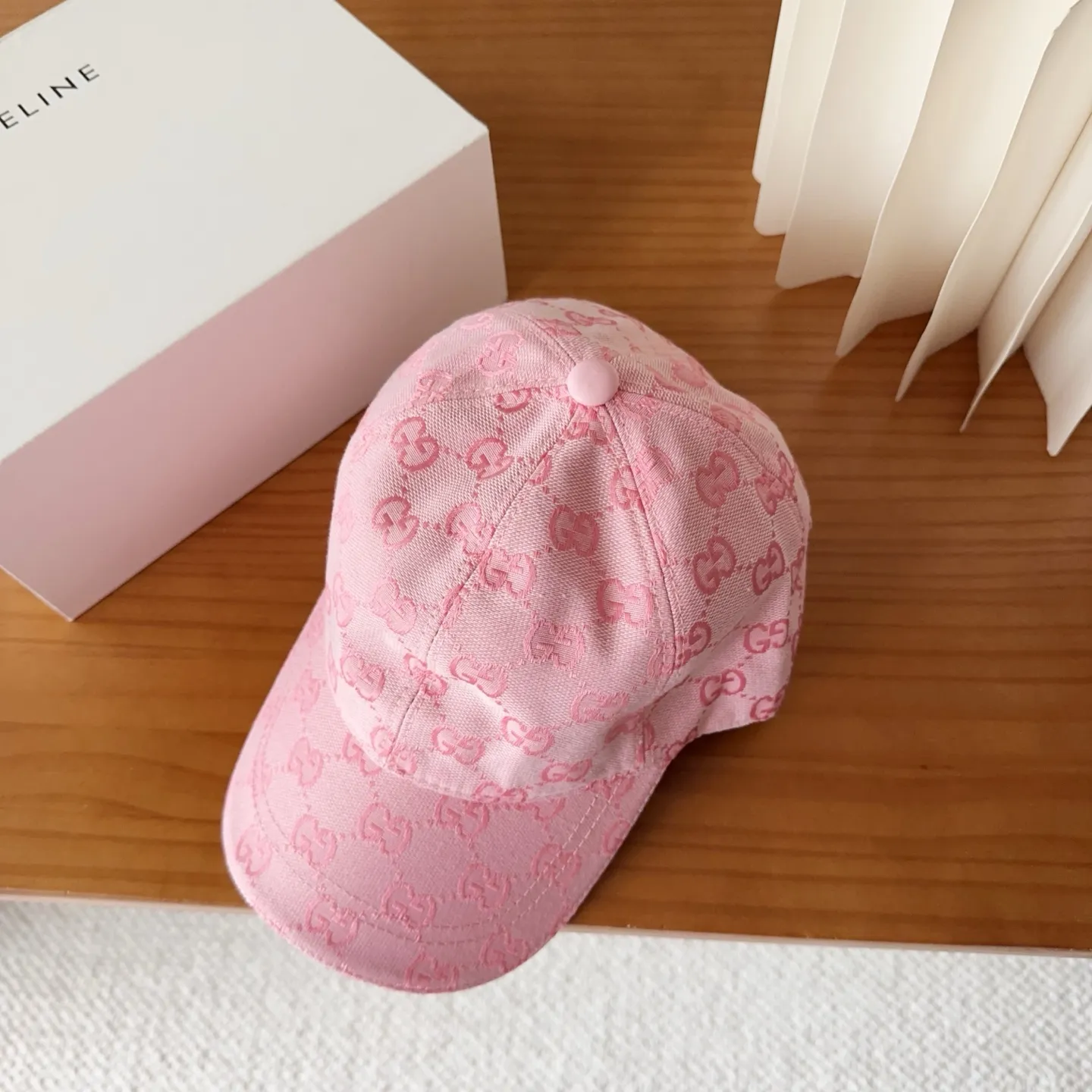💰60 GUCCI simple baseball cap, very trendy! Casual and sports style, classic production, super easy to match!