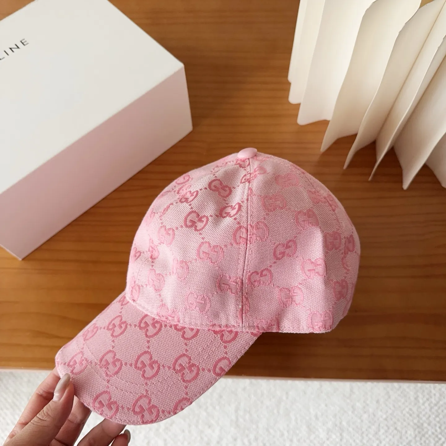 💰60 GUCCI simple baseball cap, very trendy! Casual and sports style, classic production, super easy to match!