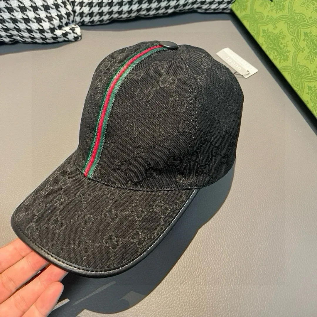p90., Gucci (Gucci) classic original baseball cap, vertical small webbing, 1:1 mold customization, original canvas + first-layer cowhide, genuine leather edging, handsome and fashionable, popular purchasing agency, versatile style for men and women, great quality! The basic head circumference is 56cm, and the patch is adjustable.