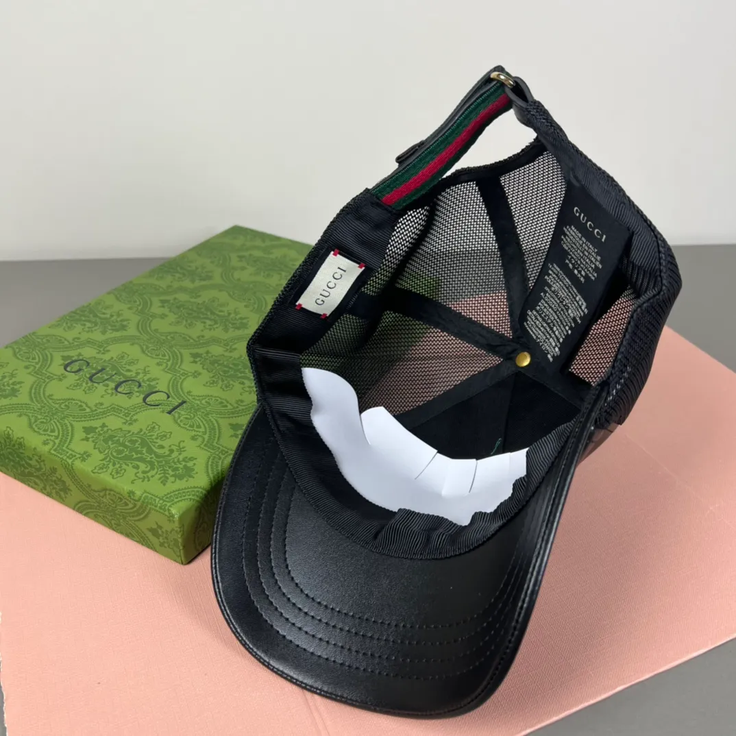100💰Gucci (Gucci) new model original baseball cap, counter purchase quality 1:1 mold customization, genuine mold opening hardware, original canvas fabric + first-layer cowhide, original factory quality! The quality is great and the patch is adjustable. Accurate matching, perfect integration of details and craftsmanship!