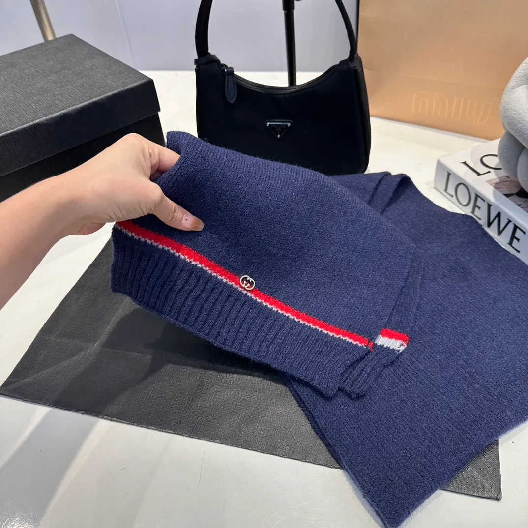 P180 (not ordinary goods in the market) GUCCI official website new wool cashmere suit series 🌟 hat + scarf + gloves official website synchronization, (same style for men and women) high quality, original fabric is very high-end, casual and versatile, simple yet elegant style, not to be missed!