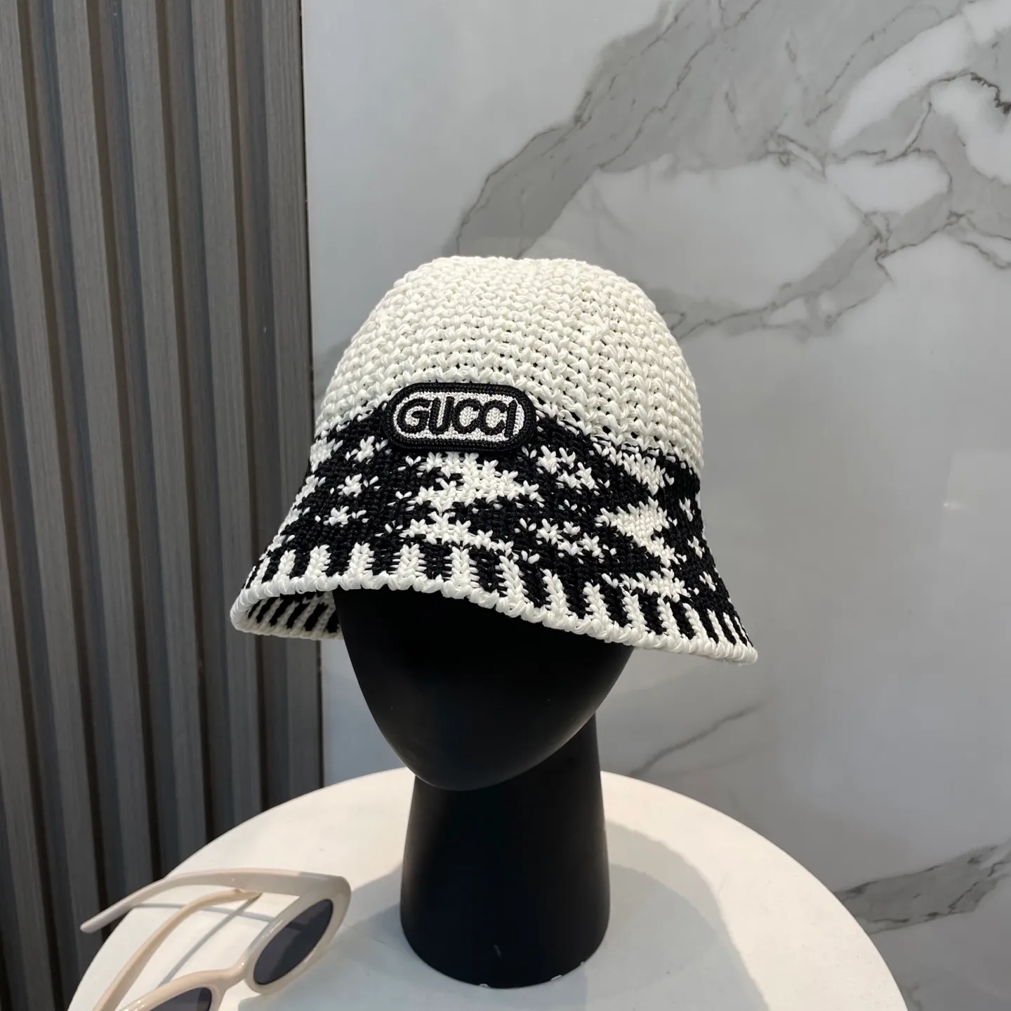 P70 Gucci's new knitted hat, made with high density, a super tasteful knitted hat~the first choice for going out on the street! The shape of the hat is super nice, the color is perfect, and it’s light to carry! A must-have for little fairies🧚Head circumference 57cm