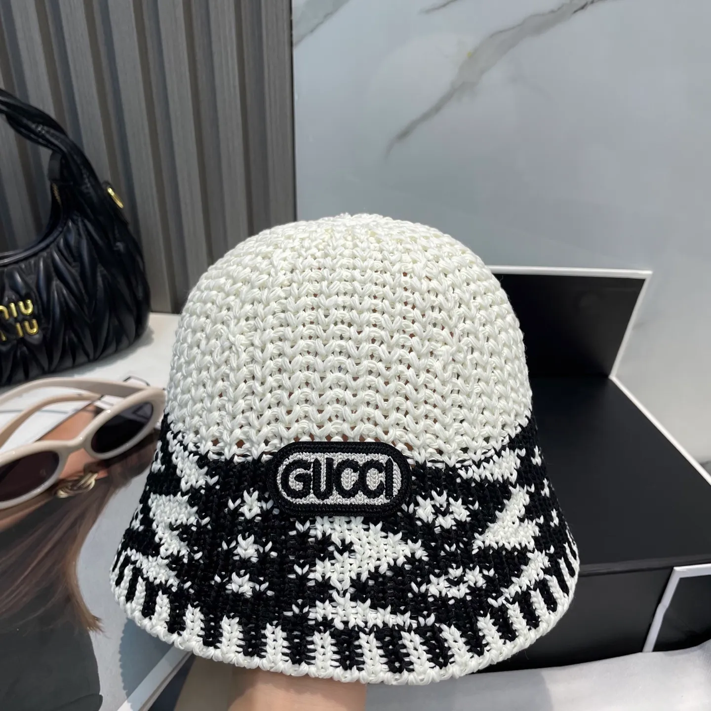 P70 Gucci's new knitted hat, made with high density, a super tasteful knitted hat~the first choice for going out on the street! The shape of the hat is super nice, the color is perfect, and it’s light to carry! A must-have for little fairies🧚Head circumference 57cm