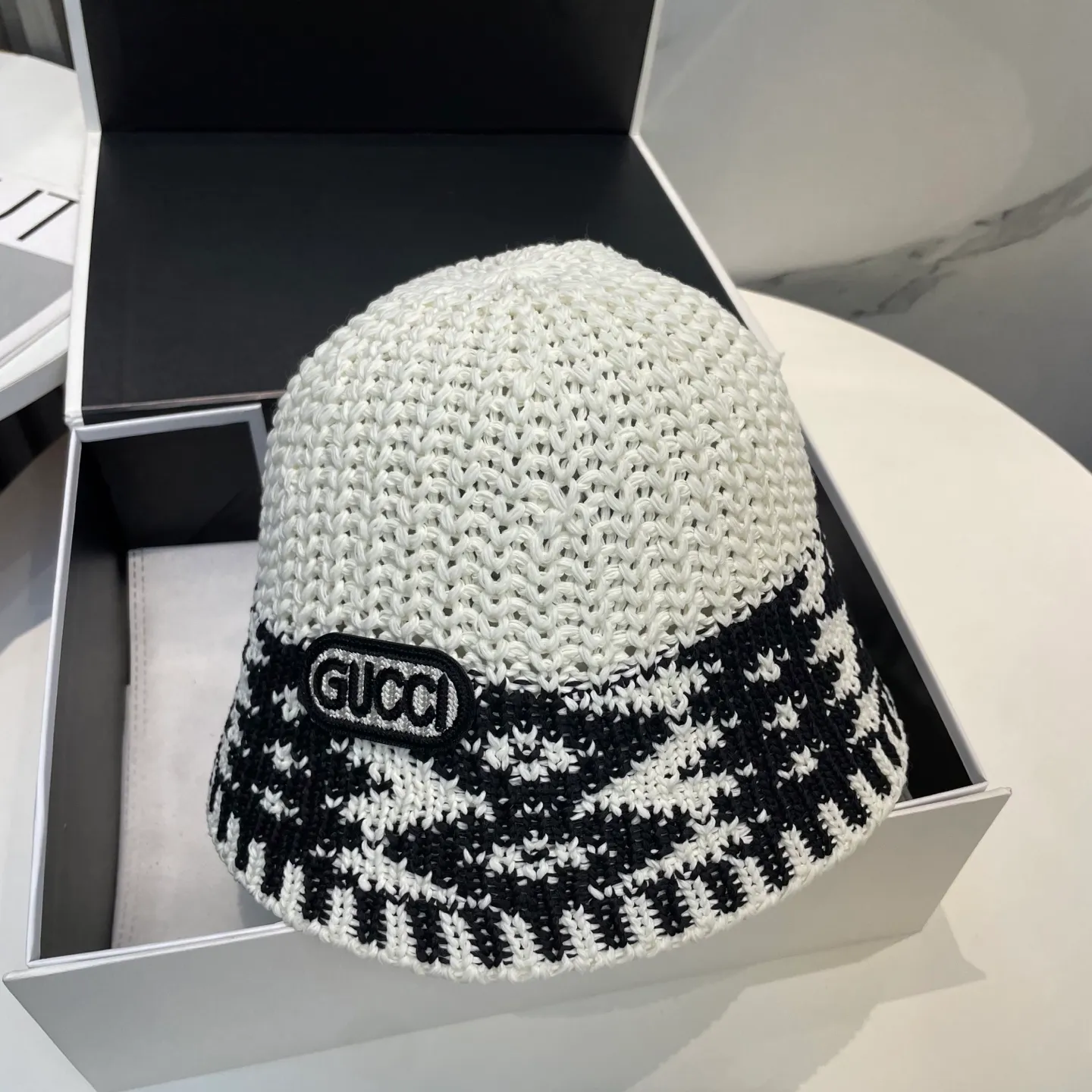 P70 Gucci's new knitted hat, made with high density, a super tasteful knitted hat~the first choice for going out on the street! The shape of the hat is super nice, the color is perfect, and it’s light to carry! A must-have for little fairies🧚Head circumference 57cm