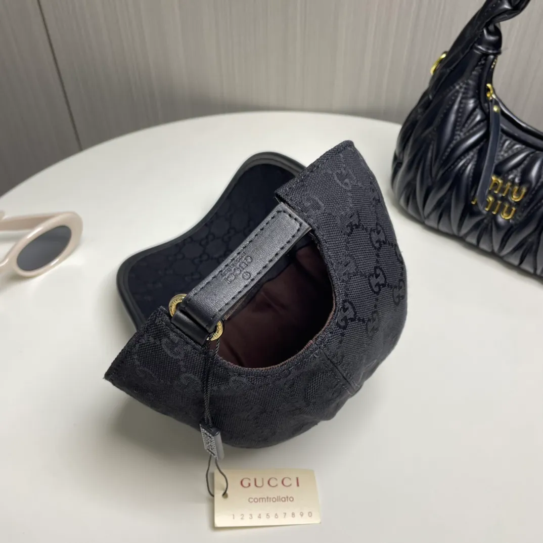 P86 Gucci (Gucci) classic original baseball cap, vertical small webbing, 1:1 mold customization, original canvas + first-layer cowhide, genuine leather edging, handsome and fashionable, popular purchasing agent, versatile style for men and women, great quality! The basic head circumference is 56cm, and the patch is adjustable.