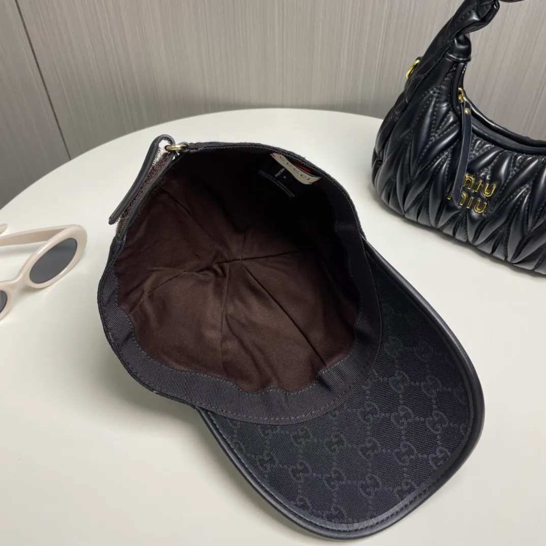 P86 Gucci (Gucci) classic original baseball cap, vertical small webbing, 1:1 mold customization, original canvas + first-layer cowhide, genuine leather edging, handsome and fashionable, popular purchasing agent, versatile style for men and women, great quality! The basic head circumference is 56cm, and the patch is adjustable.
