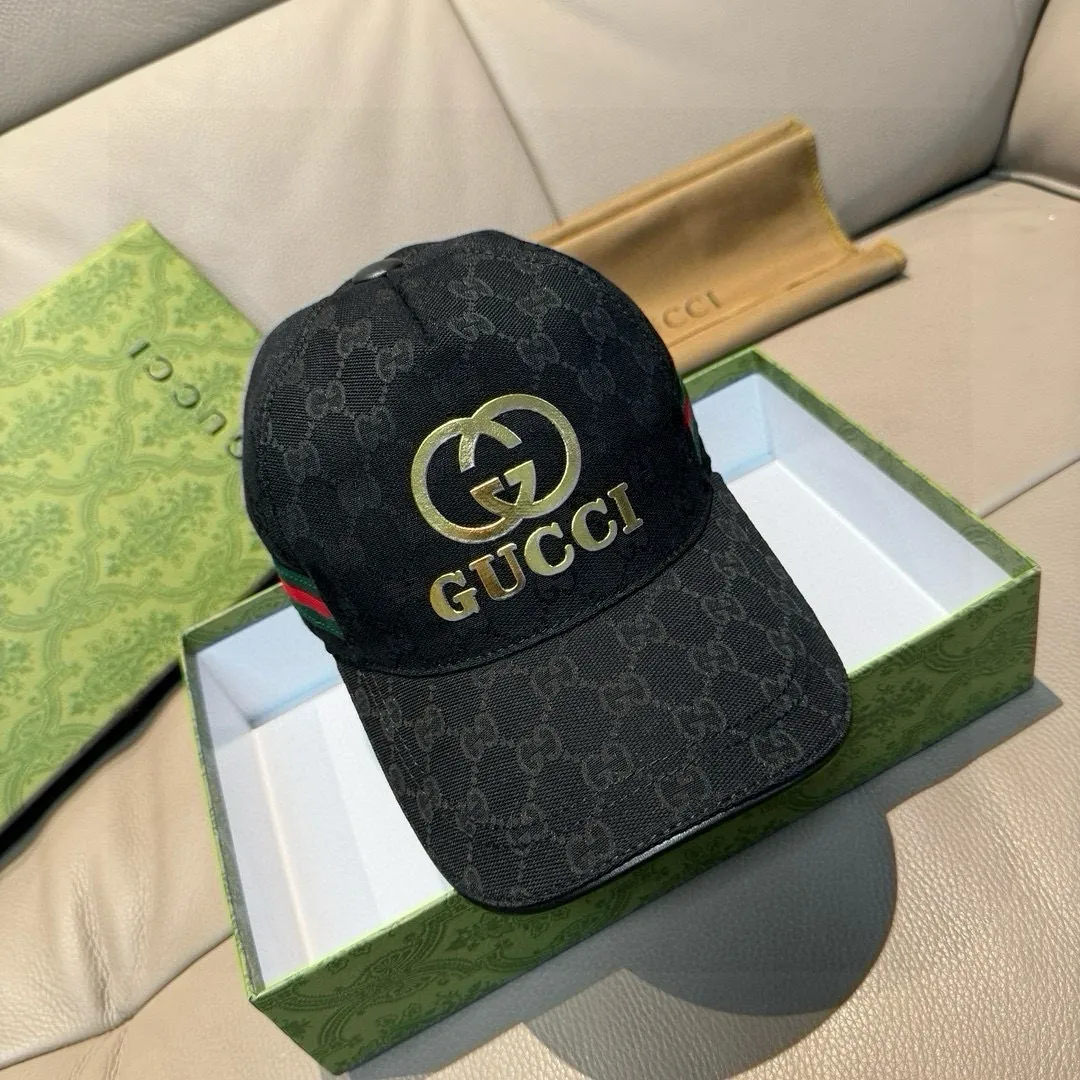 Batch 90, Gucci (Gucci) original baseball cap, bronzing double G, 1:1 mold customization, the highest version, original canvas + first layer of cowhide, pure cotton lining, light and breathable, real shot! To be the most handsome boy among the crowd, it must be you! The basic head circumference is 56cm, and the patch is adjustable.