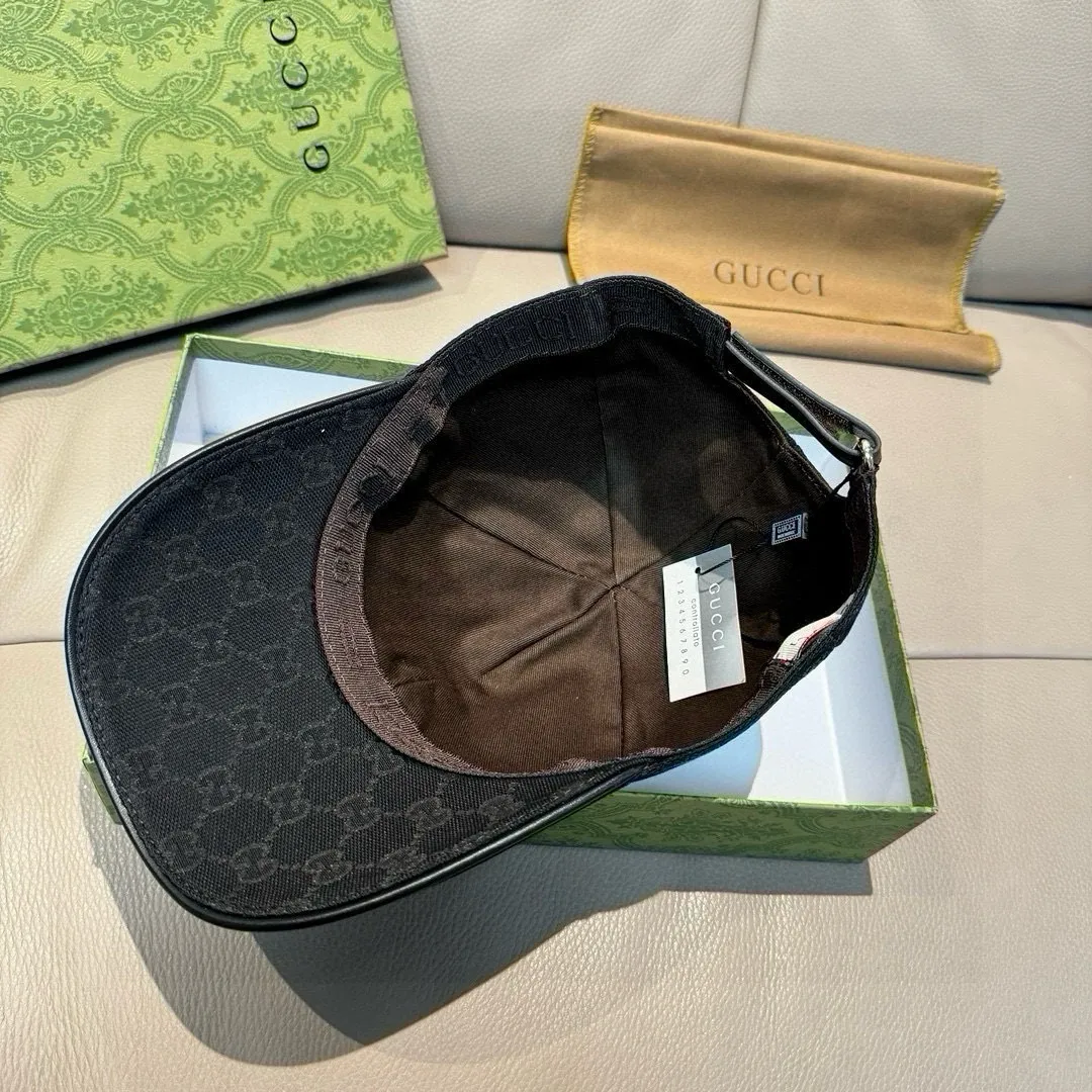 Batch 90, Gucci (Gucci) original baseball cap, bronzing double G, 1:1 mold customization, the highest version, original canvas + first layer of cowhide, pure cotton lining, light and breathable, real shot! To be the most handsome boy among the crowd, it must be you! The basic head circumference is 56cm, and the patch is adjustable.