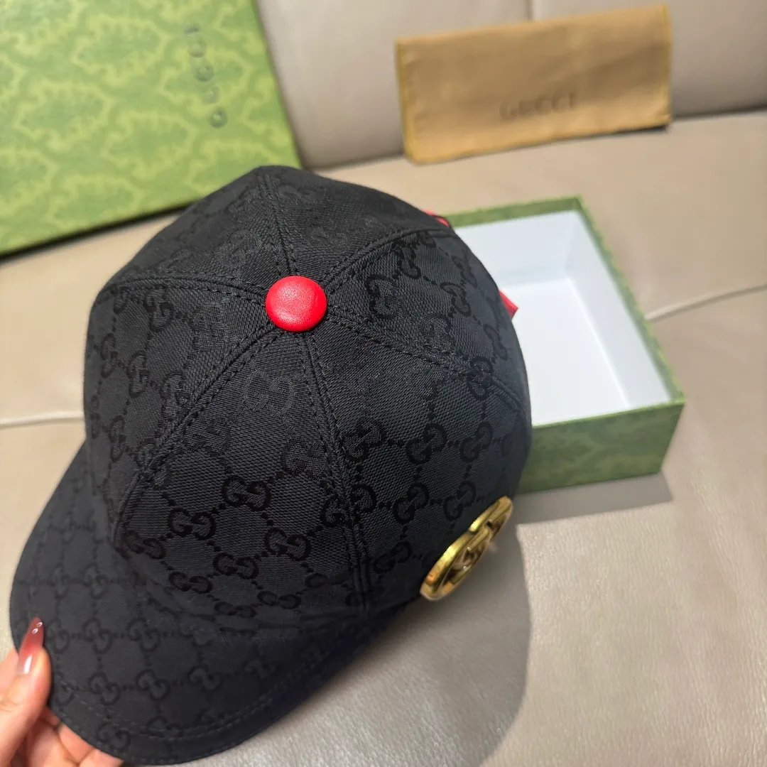 P90., Gucci (Gucci) new original baseball cap, metal double G, the latest model at the counter, 1:1 mold customization, genuine mold hardware, original canvas fabric + first-layer cowhide, original quality! The quality is great, the basic head circumference is 56cm, and the patch is adjustable.