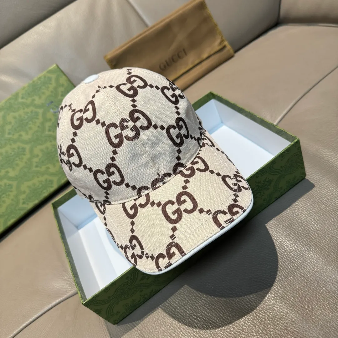 p90 New model shipped from official website. Gucci's latest original baseball cap, large double G, 1:1 mold customization at the counter, perfect alignment, original canvas fabric + first-layer cowhide, light and breathable! The basic head circumference is 56cm, and the patch is adjustable.