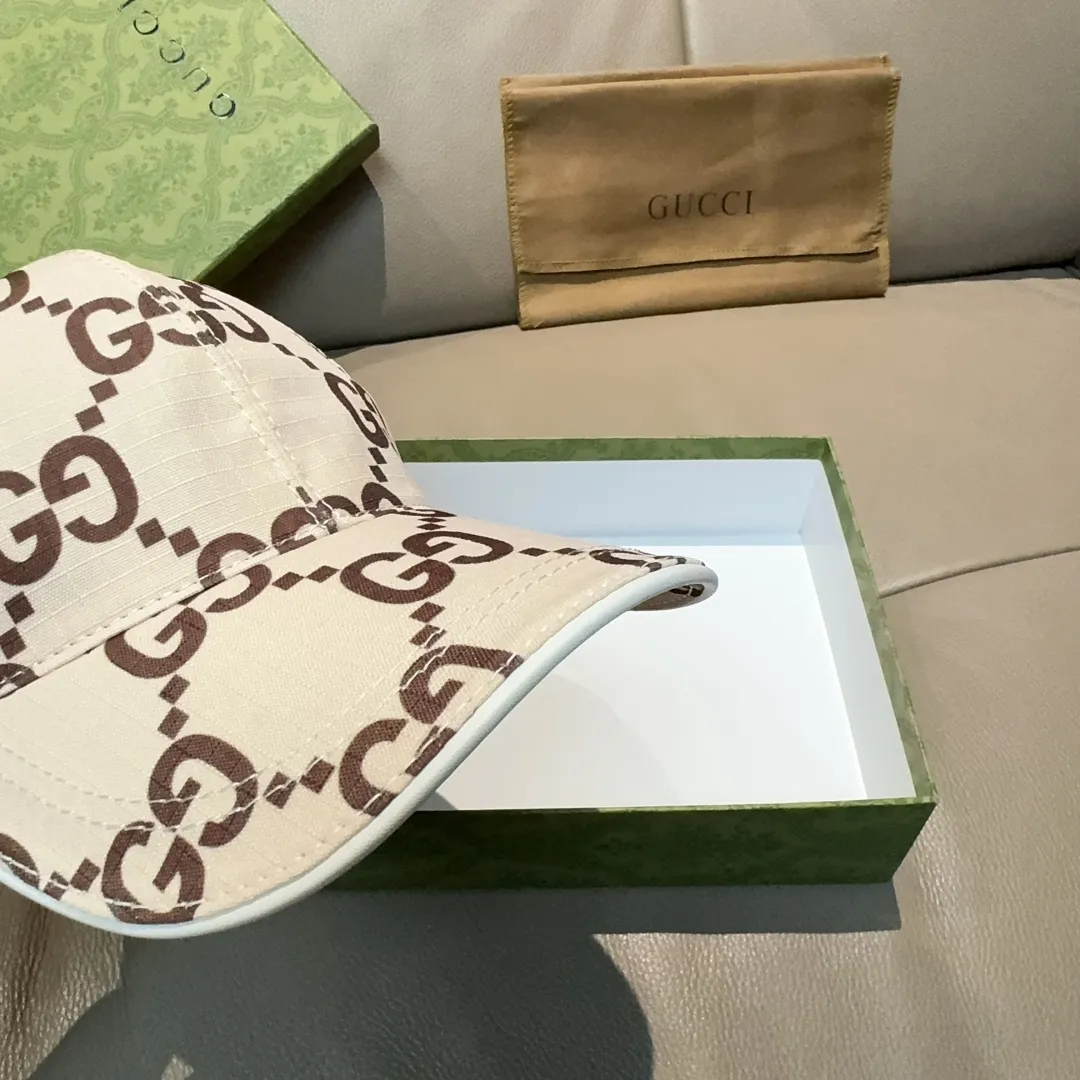 p90 New model shipped from official website. Gucci's latest original baseball cap, large double G, 1:1 mold customization at the counter, perfect alignment, original canvas fabric + first-layer cowhide, light and breathable! The basic head circumference is 56cm, and the patch is adjustable.