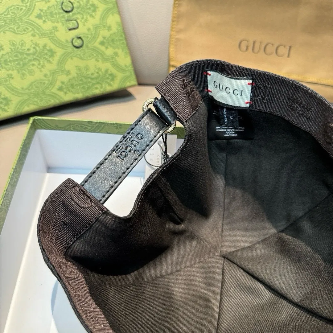 p90 ten thousand year classic model shipped!   , Gucci (Gucci) classic original baseball cap😍😍Little Bee, 1:1 mold opening and customization at the counter, the highest version, original canvas fabric + first layer of cowhide, pure cotton lining, light and breathable! Photographed in real life, suitable for men and women in all seasons, basic head circumference 56cm, adjustable patches.