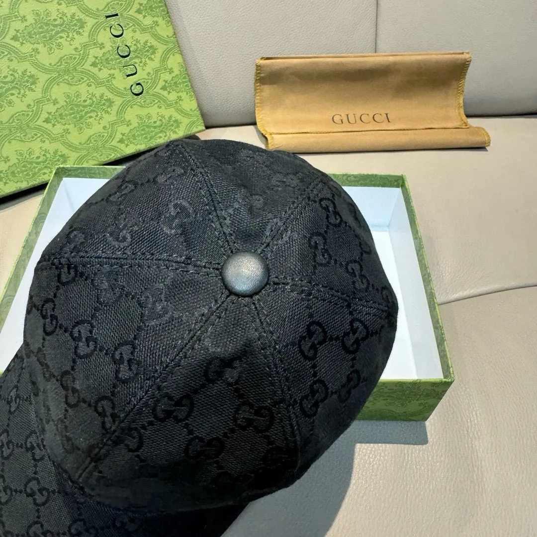 p900000 classic model! Apricot color, black, available in S and L sizes, Gucci (Gucci) classic original baseball cap 😍😍Customized with 1:1 mold opening at the counter, the highest version, original canvas fabric + first-layer cowhide, light and breathable! Photographed in real life, suitable for men and women in all seasons, basic head circumference 56cm, adjustable patches.
